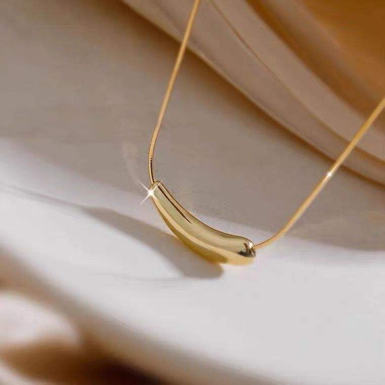 Sleek Geometric Pendent Necklace